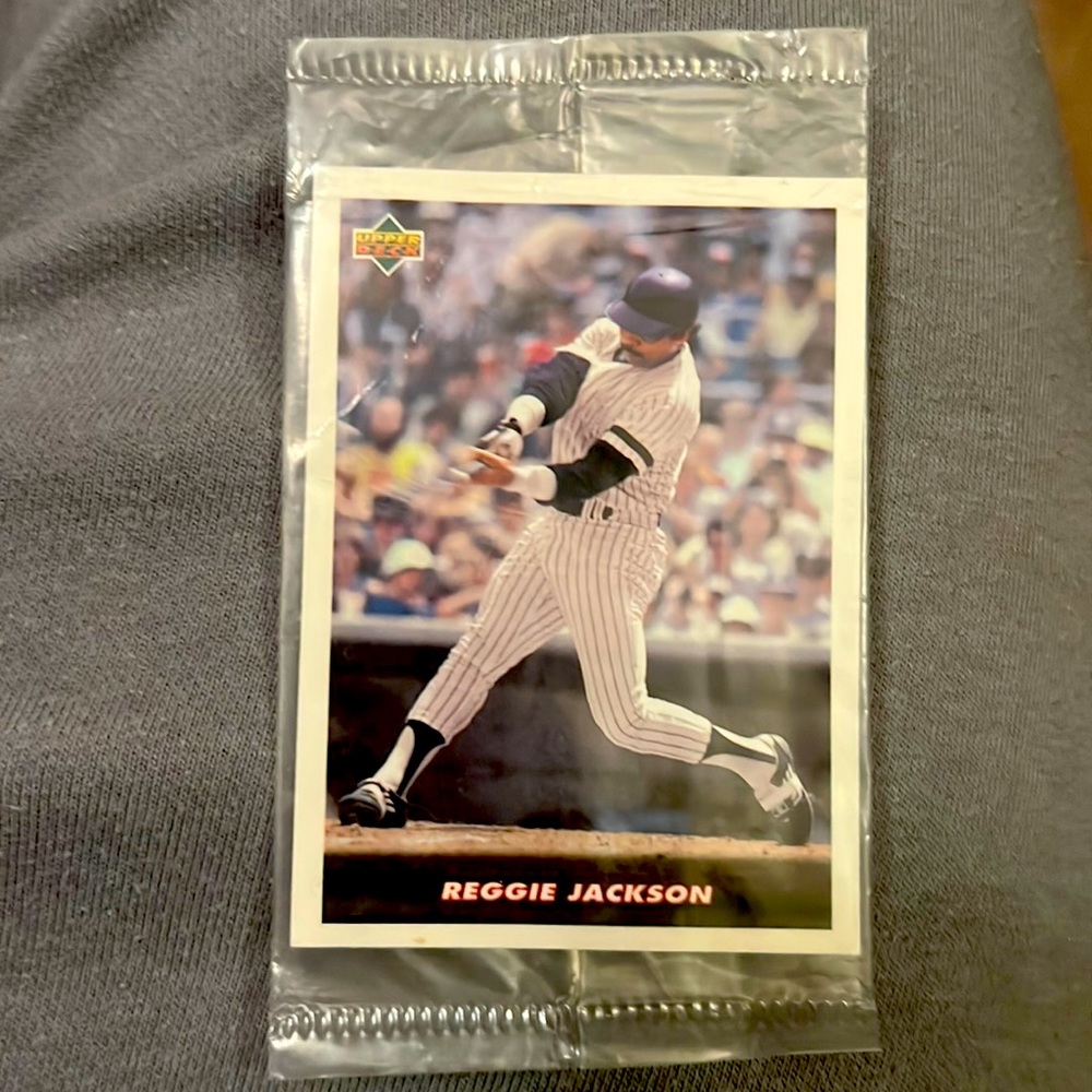 🔥1995 REGGIE JACKSON RARE BASEBALL CARD COLLECTIBLE NEW IN PLASTIC !!!!